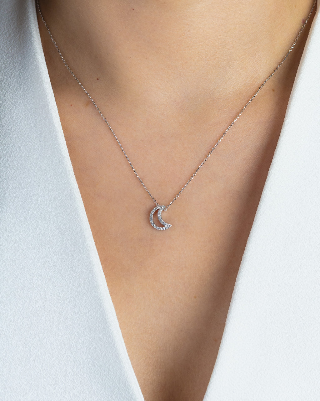 Dije Luna con Diamantes – Oro Blanco 14k