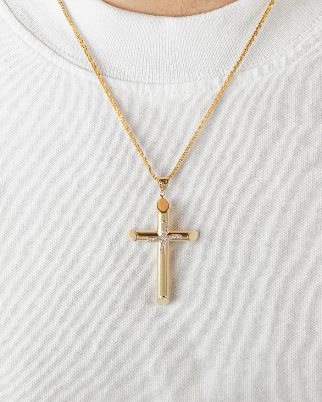 Dije Cruz con Líneas Curvas en Circonia Oro Amarillo 14k