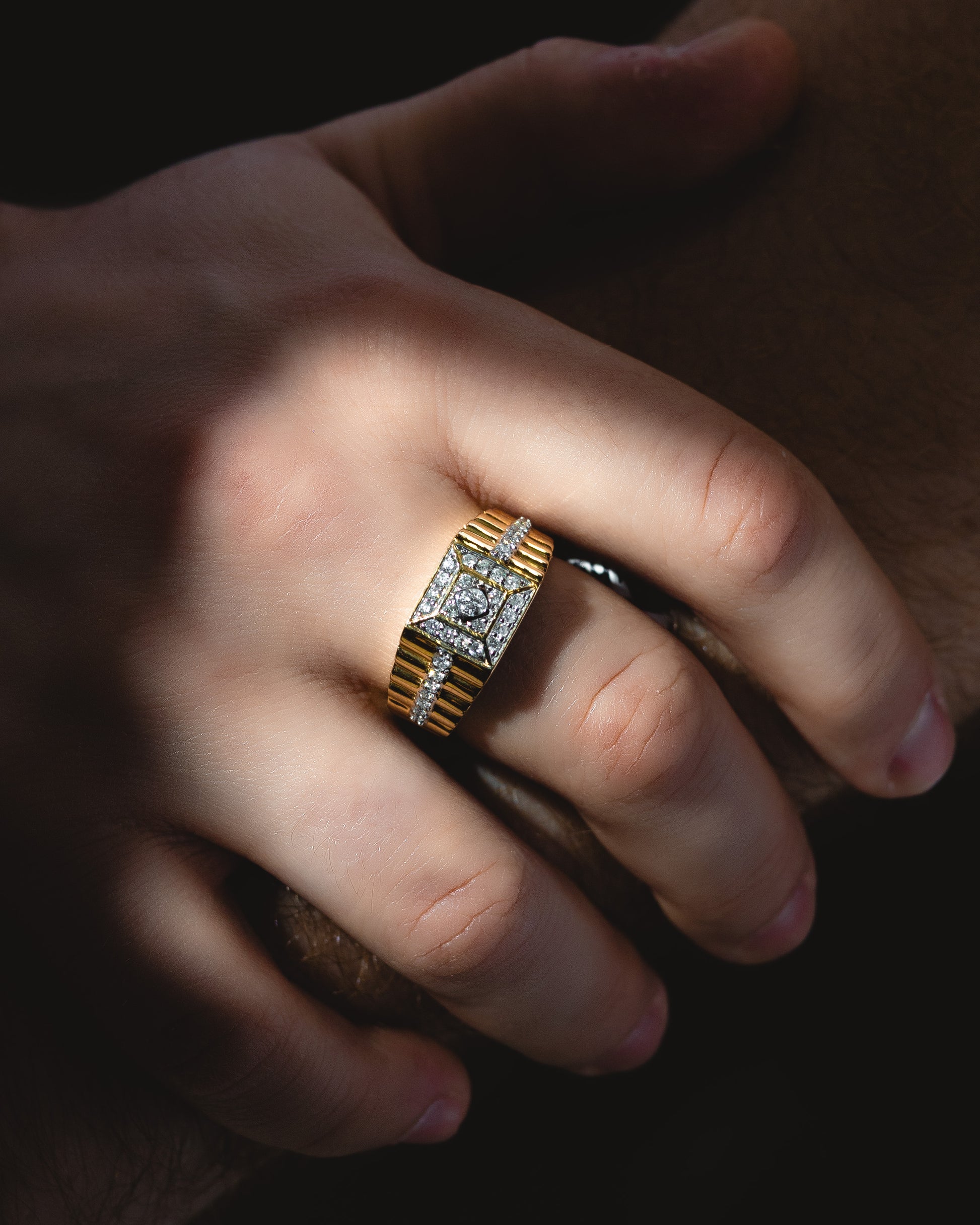 Anillo de Caballero con Brillantes – Oro 14K