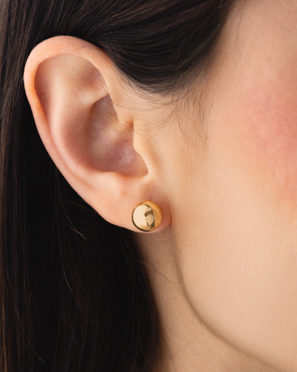 Arete Broquel en Oro Amarillo 10k – Esfera Lisa