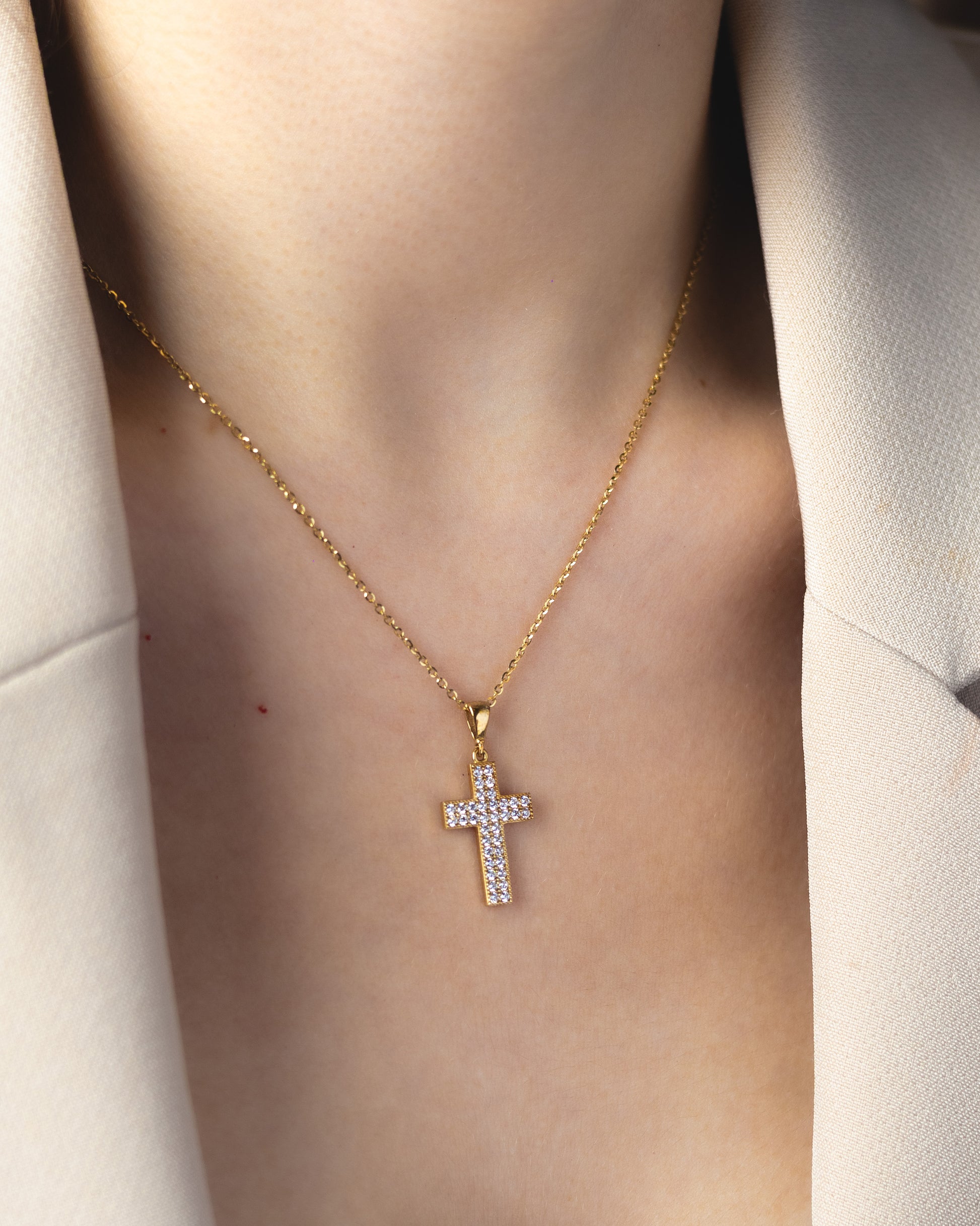 Dije Cruz en Circonias y Oro Amarillo 14k