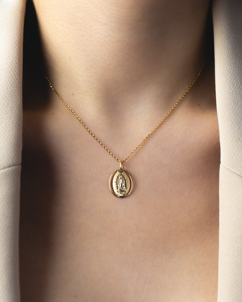 Medalla Virgen Oro Amarillo 14k