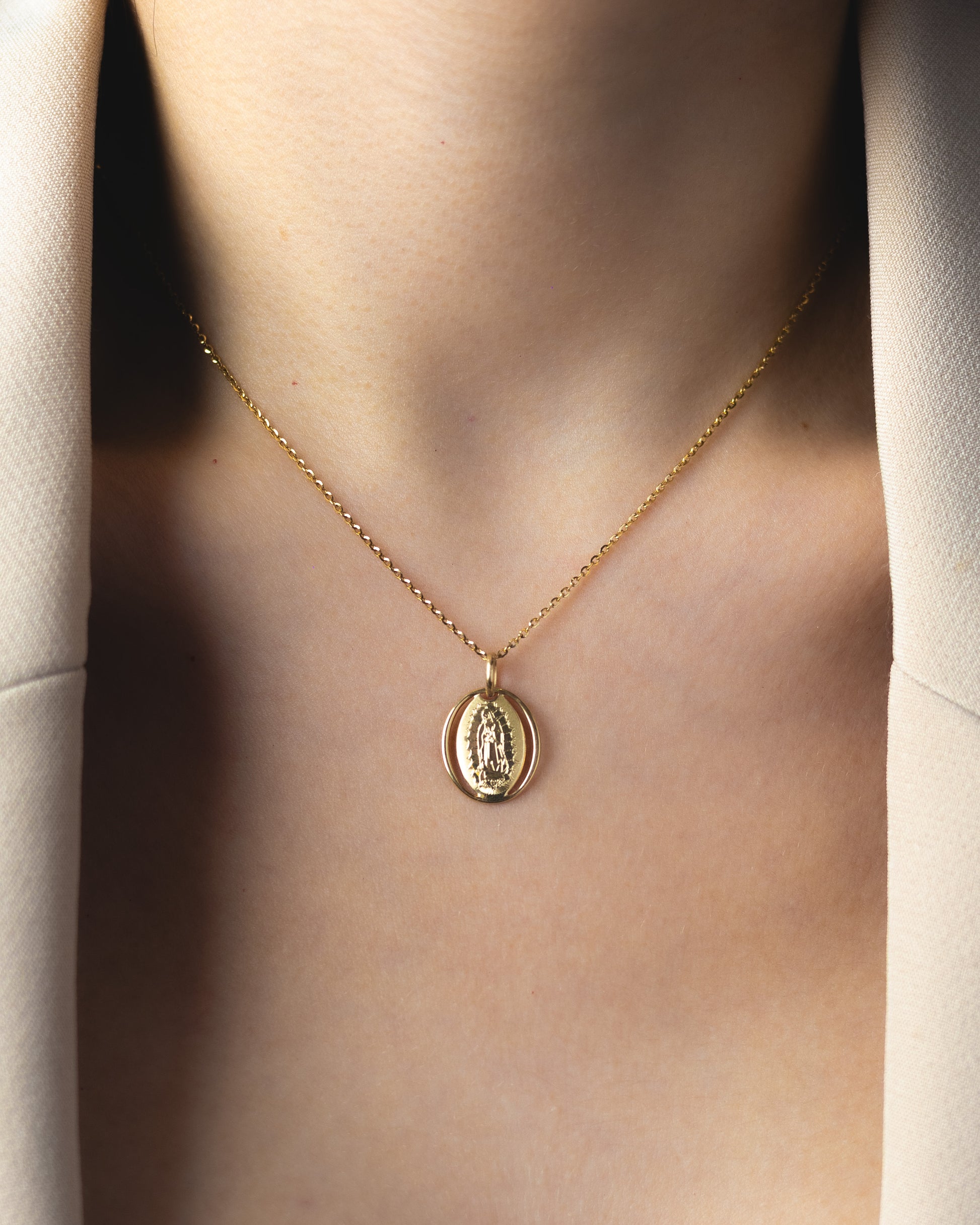 Medalla Virgen Oro Amarillo 14k