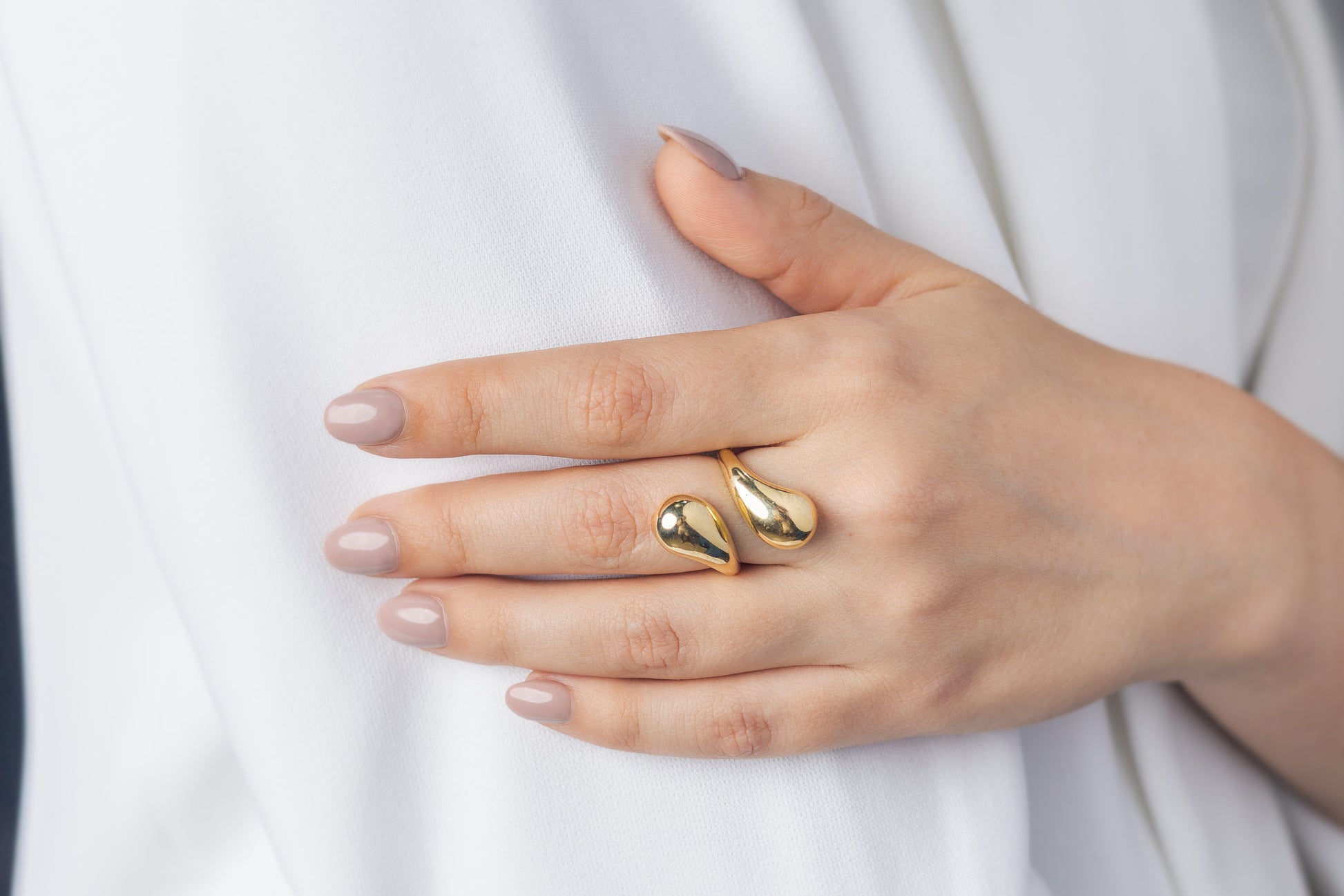 Anillo en Oro Amarillo 10k con Diseño de Doble Gota