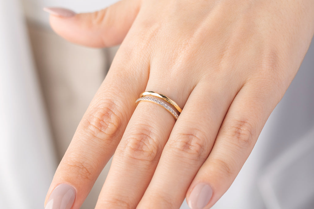 Anillo Doble Banda en Oro Amarillo 10k con Circonias