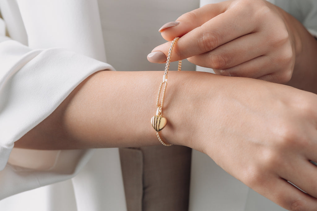 Brazalete Maleable con Dije Corazón - Oro Amarillo 10k