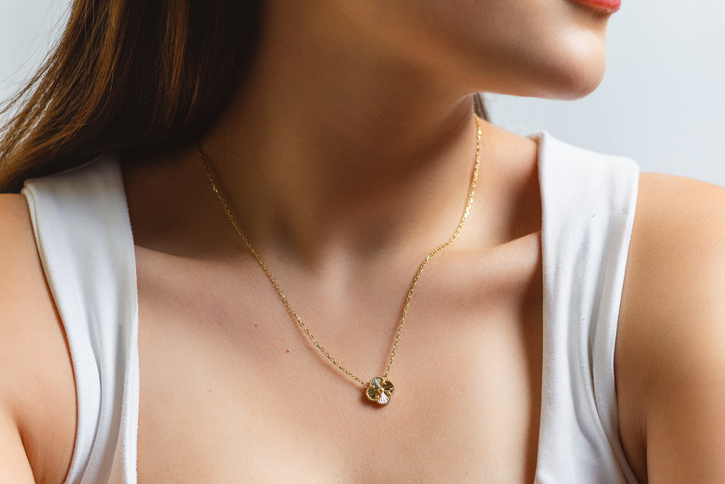 Dije Flor Cuatro Pétalos en Oro Amarillo 10k