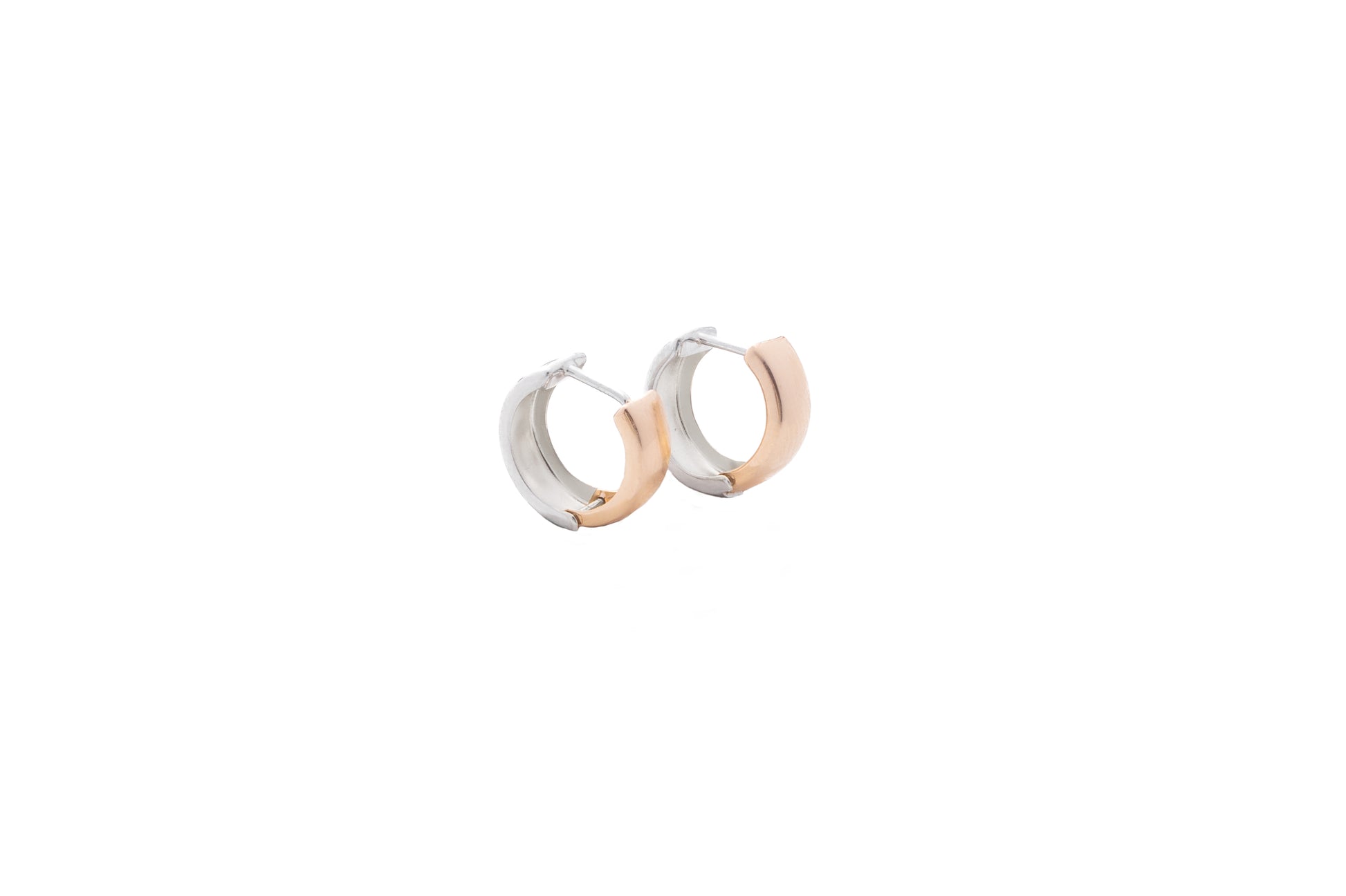 Aretes Huggie Bicolor - Oro Amarillo y Blanco 10k