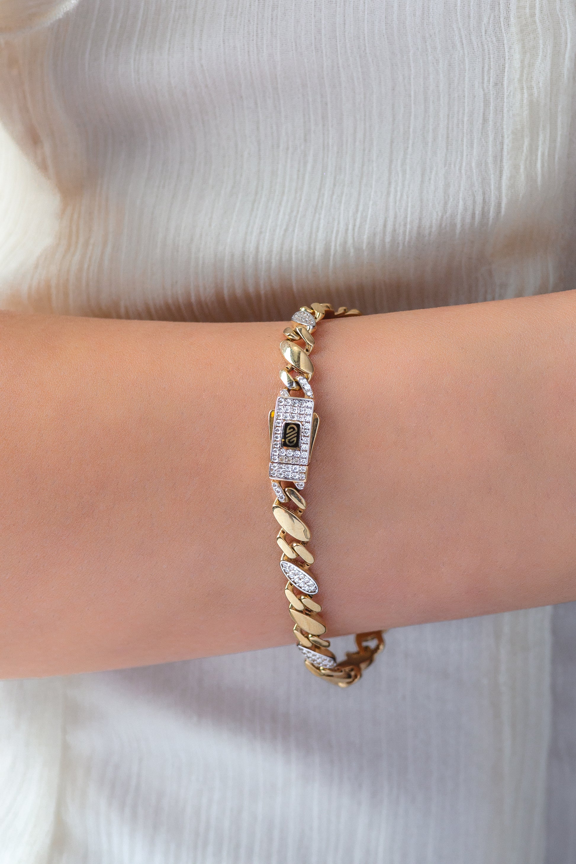 Brazalete Maleable Eslabón 3x1 Broche en Zirconia – Oro Amarillo 10k