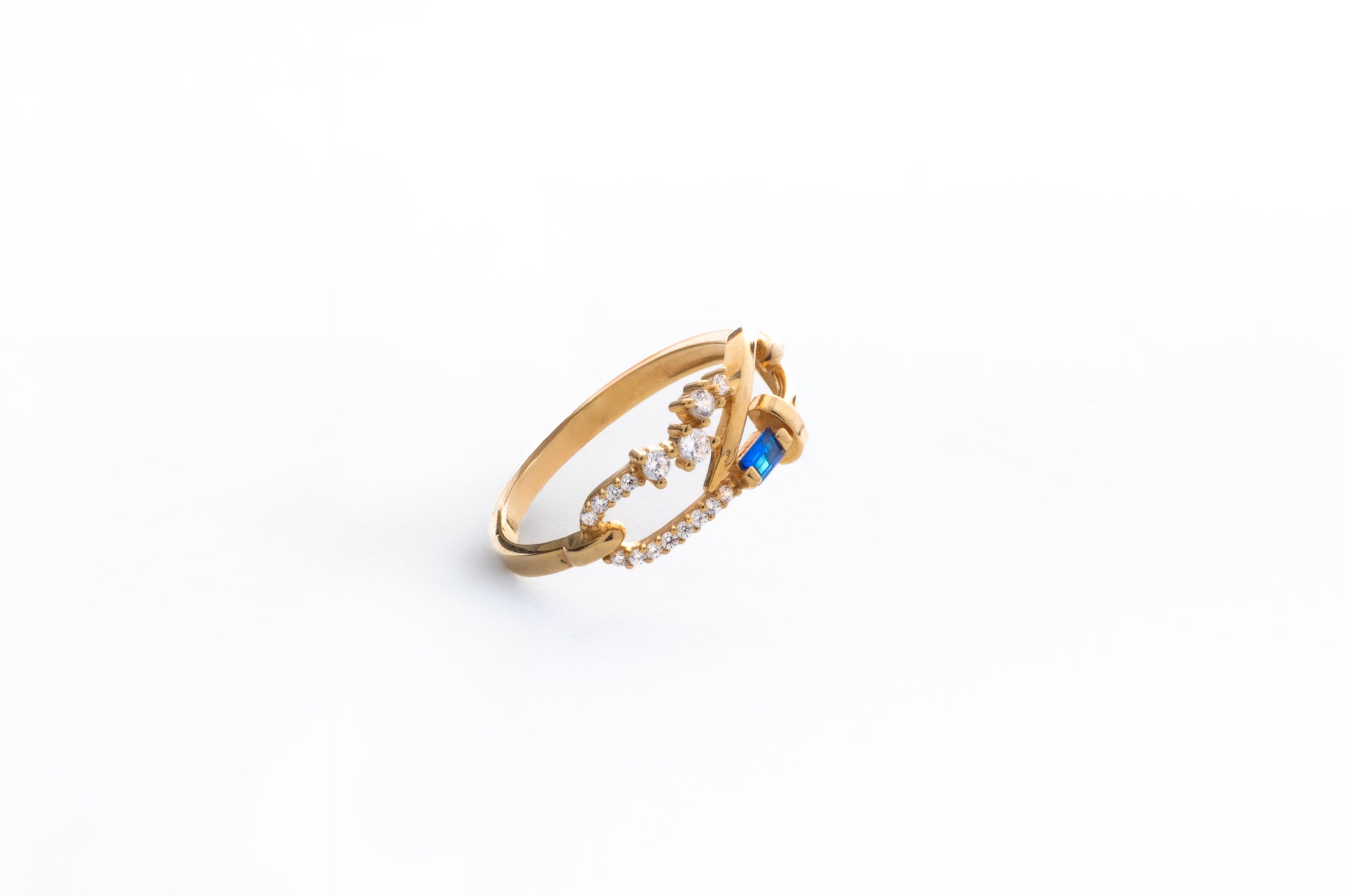 Anillo en Oro Amarillo 10k con Circonias Blancas y Azul