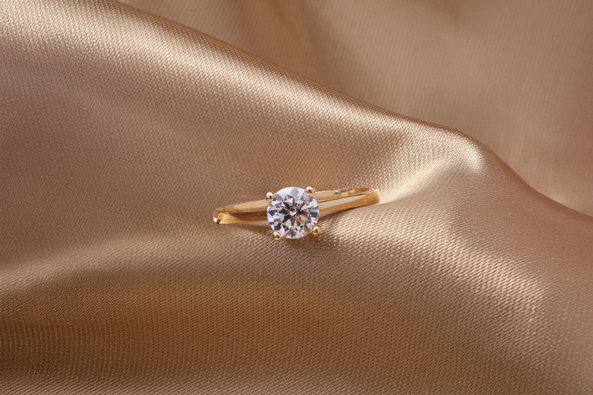 Anillo Solitario en Oro Amarillo 14k y Circonia Blanca