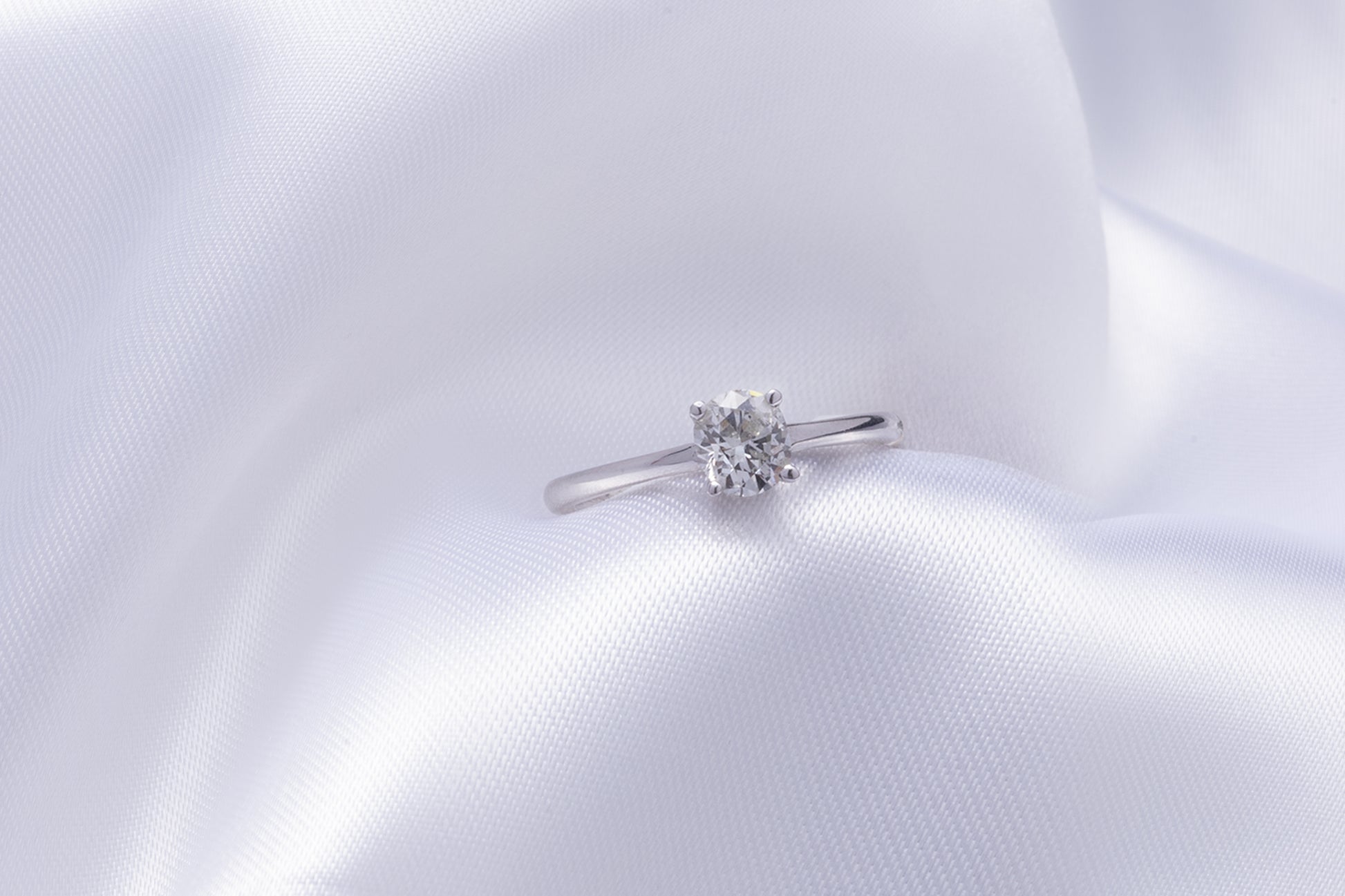 Anillo en Oro Blanco 14k y Circonia Blanca Corte Round