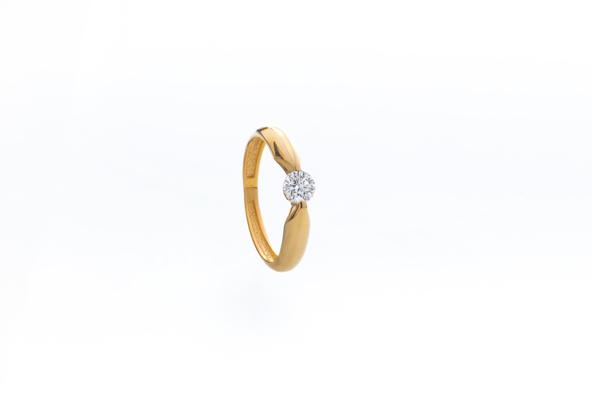 Anillo Solitario en Oro Amarillo 10k y Circonia Blanca