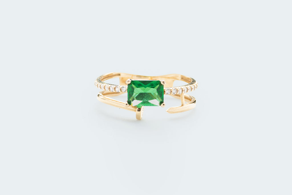 Anillo con Circonia Verde y Línea de Circonias Blancas - Oro Amarillo 10k