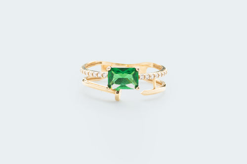 Anillo con Circonia Verde y Línea de Circonias Blancas - Oro Amarillo 10k