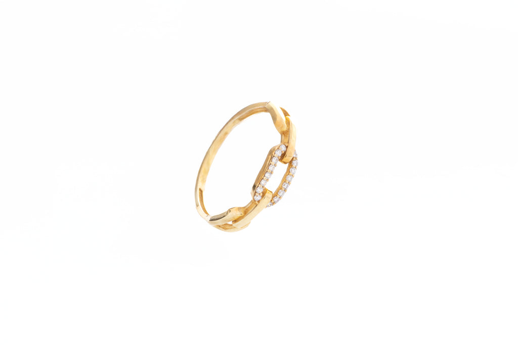 Anillo en Oro Amarillo 10k con Diseño de Eslabones y Circonias en Eslabón Central