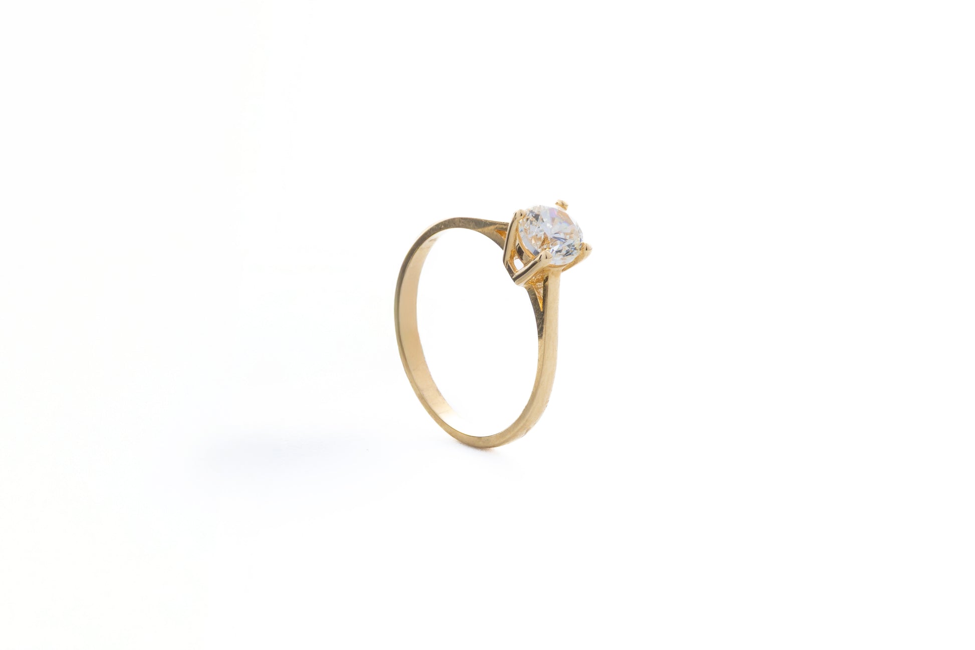 Anillo Solitario en Oro Amarillo 14k y Circonia Blanca Corte Round