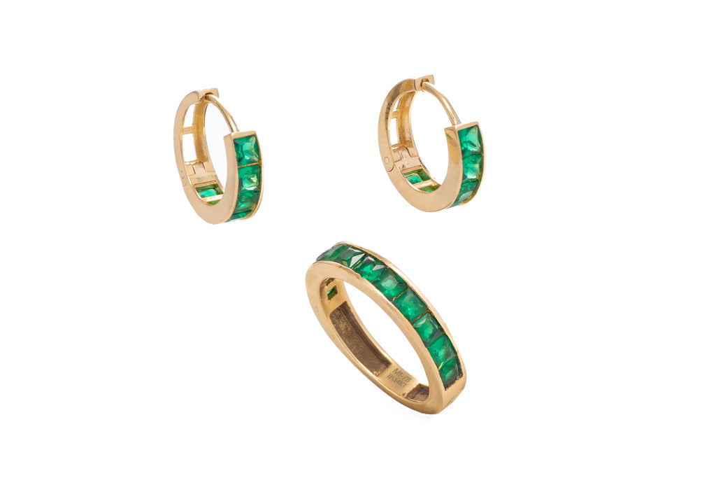 Set Huggie & Anillo en Oro Amarillo 10k con Circonia Verde