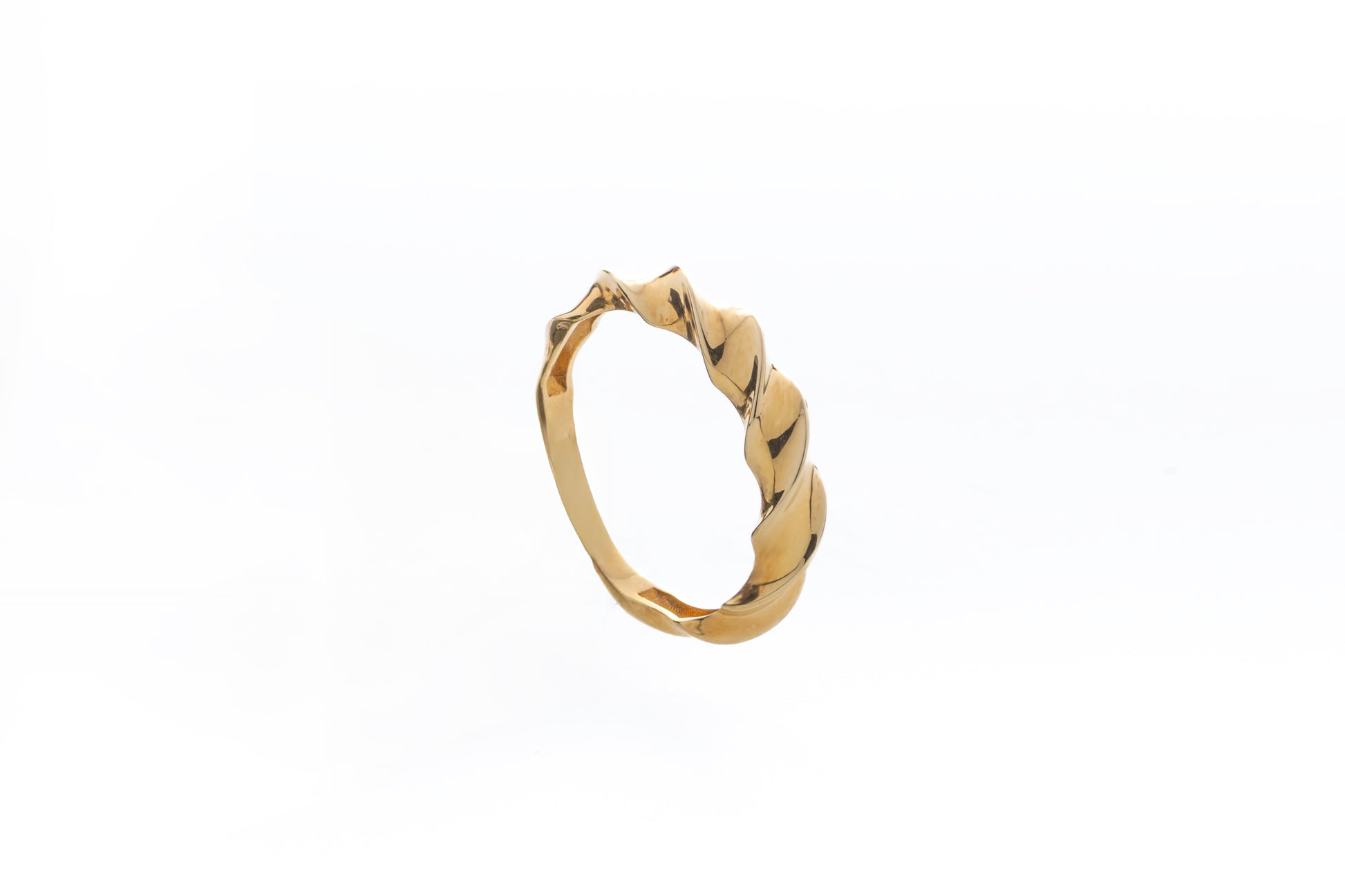 Anillo en Oro Amarillo 10k - Diseño en Relieve