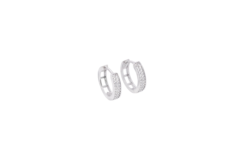 Aretes Huggie con Circonias - Oro Blanco 10k