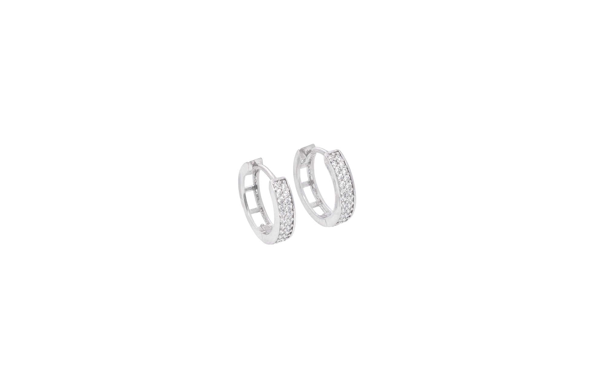 Aretes Huggie con Circonias - Oro Blanco 10k