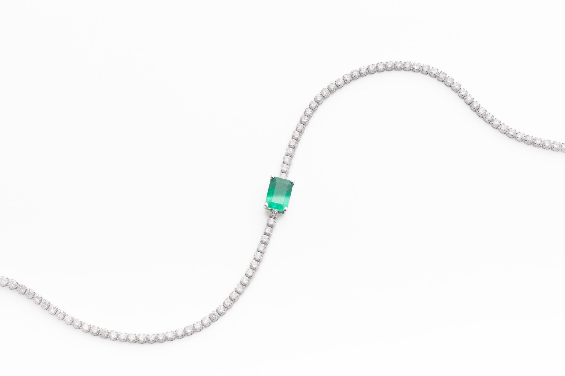 Tennis de Diamantes con Esmeralda Central - Oro Blanco 14k